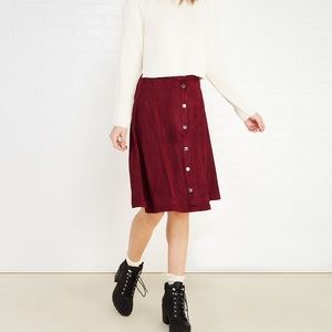 Red button down skirt😍