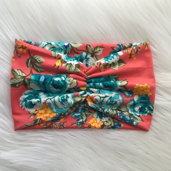 Scrunch Turban Headband in Floral - Picture 2 of 4