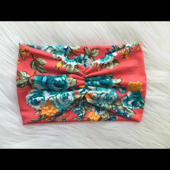 Scrunch Turban Headband in Floral - Picture 3 of 4