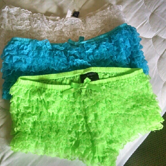 Bundle ruffle rave shorts