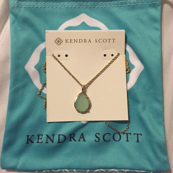 Kendra Scott Jewelry - Kendra Scott Kiri necklace in Chalcedony
