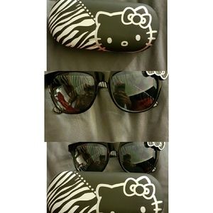 Hello Kitty Sunglasses w|Case