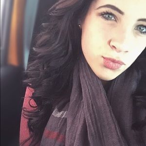 Meet your Posher, Carrie