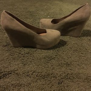 Light tan wedges
