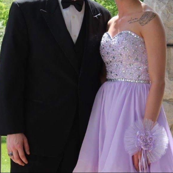 Prom dress 💜 - Picture 3 of 3