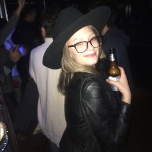 Meet your Posher, April