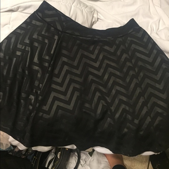 Skirt - Picture 3 of 3