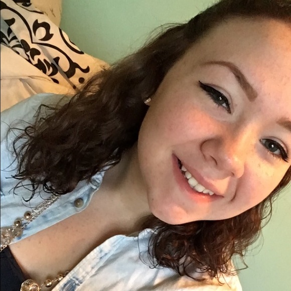 Meet your Posher, Lauren - Picture 1 of 1