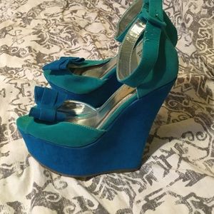 Blue-green wedges
