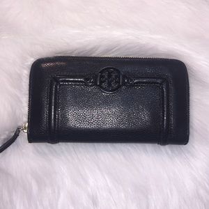 Tory burch pebbled leather continental wallet