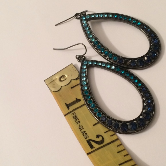 SOLD🌟Top Trends HP🌟 Blue ombré earrings - Picture 2 of 2