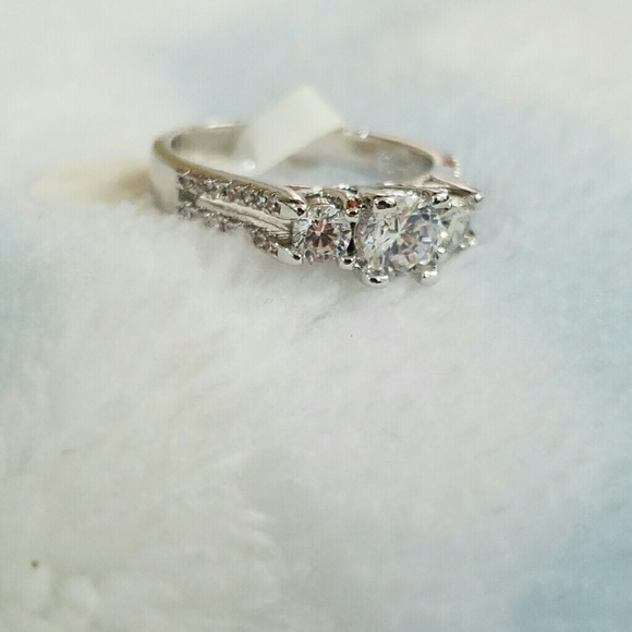 Platinum plated engagement ring size 6 7 or 8 - Picture 2 of 4