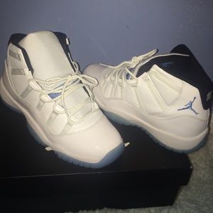 Jordan 11 Legend Blue