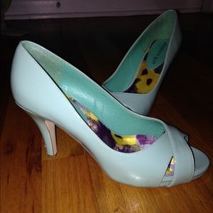 Steve Madden heel