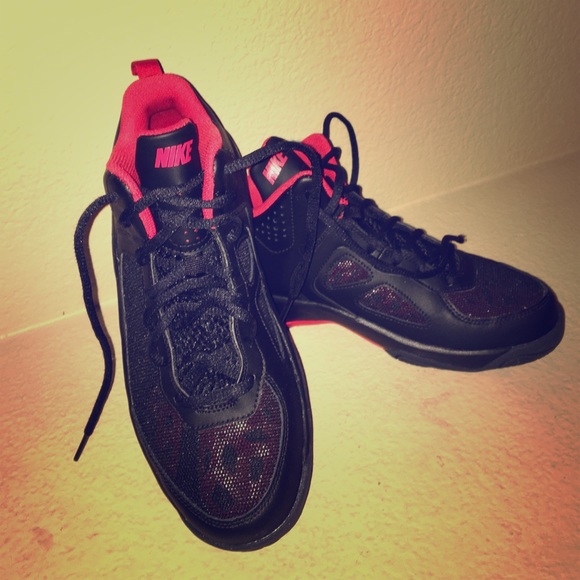 Nike Dual Fusion Boys Youth 6 / woman's 7.5