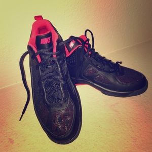 Nike Dual Fusion Boys Youth 6 / woman's 7.5