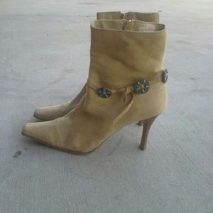 Pointed toe heeled booties