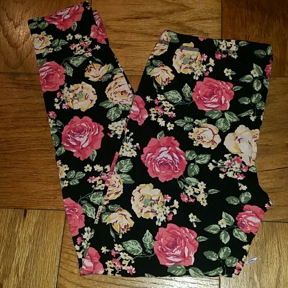 Comfy floral Forever 21 knit leggings!