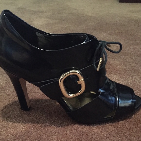 🔷SALE🔷💥Pretty, Flirty& Girly HP💥VINCE CAMUTO - Picture 2 of 4