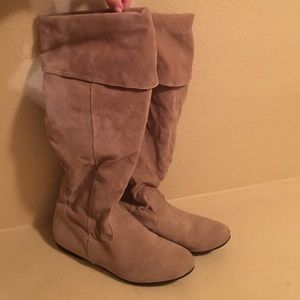 Tan Flat Boots👢Size 7.5