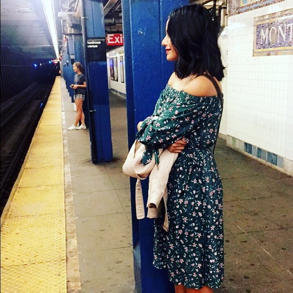 Meet your Posher, Julianna - Picture 3 of 4