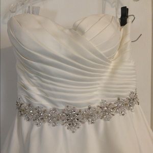 A simply beautiful wedding dress