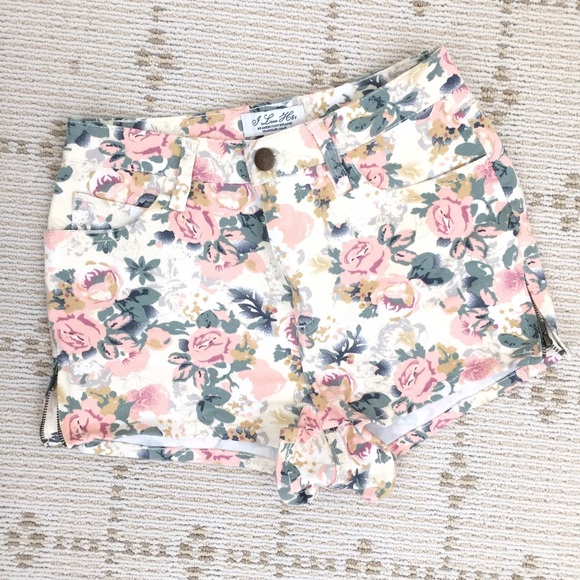 Forever 21 Shorts - NEW Forever21 floral high waist denim shorts Forever 21 Shorts - NEW Forever21 floral high waist denim shorts