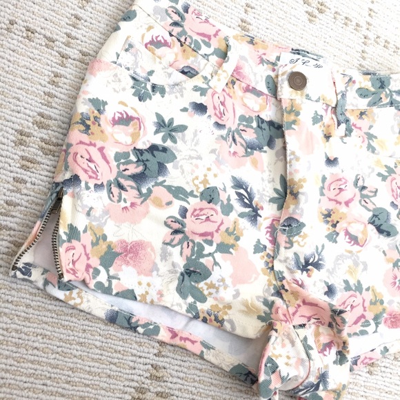 Forever 21 Shorts - NEW Forever21 floral high waist denim shorts Forever 21 Shorts - NEW Forever21 floral high waist denim shorts