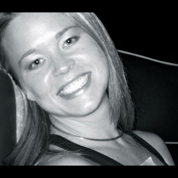 Meet your Posher, Nicole - Picture 2 of 4