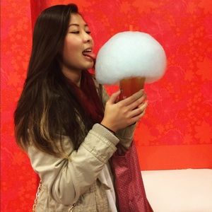 Meet your Posher, Leslie