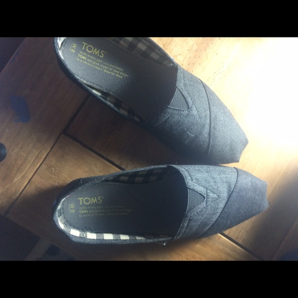 Toms shoes size 8 grey and black, worn once