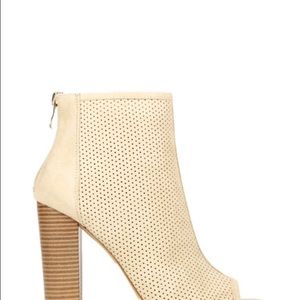 Meet your Posher, Angria