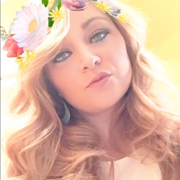 Meet your Posher, Brittany - Picture 3 of 4