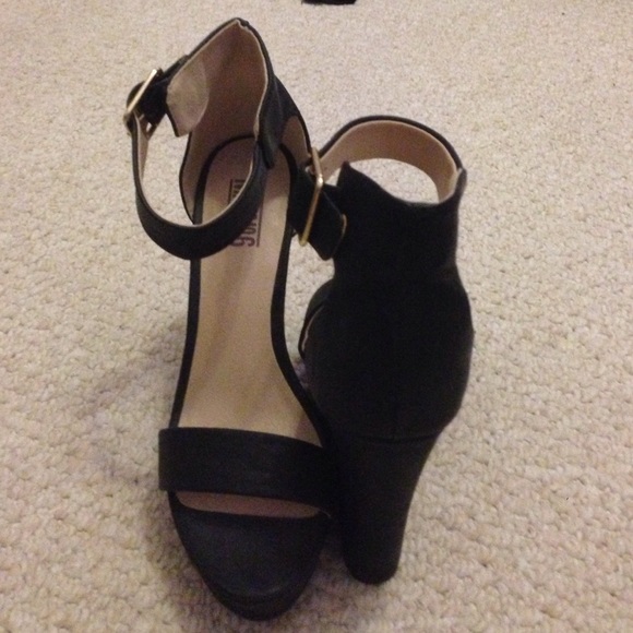 Super cute wedged heels - Picture 2 of 4