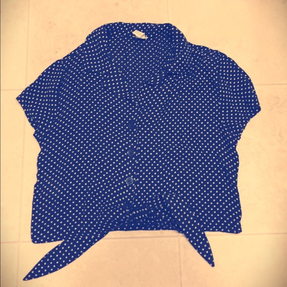 Size small Forever 21 cropped button up shirt
