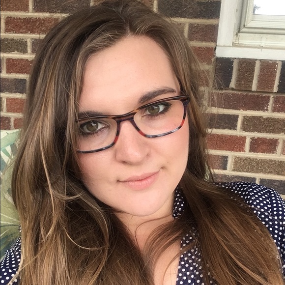 Meet your Posher, Kristina - Picture 2 of 4