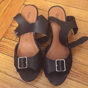 Platform black wedges