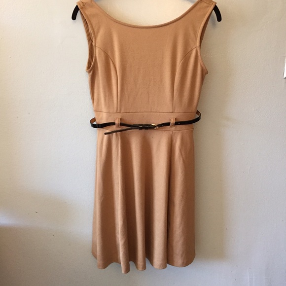 LAST CHANCE 🎉Tan Sleeveless Dress with Black Belt