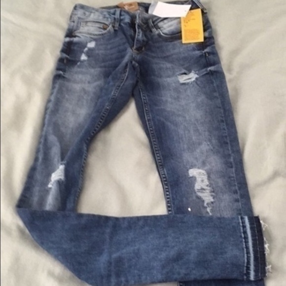 Low rise skinny ripped jeans!