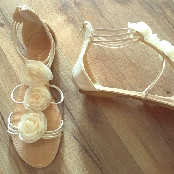 Bamboo Shoes - Rose design gladiator sandals