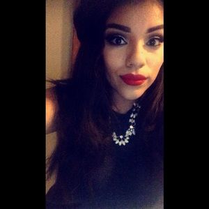 Meet your Posher, Leticia