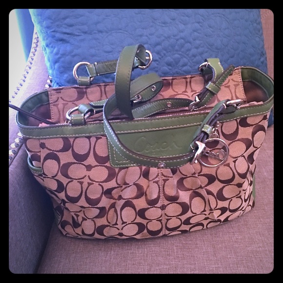 SOLD👏🏼👏🏼Nice COACH bag! One of my favorites!