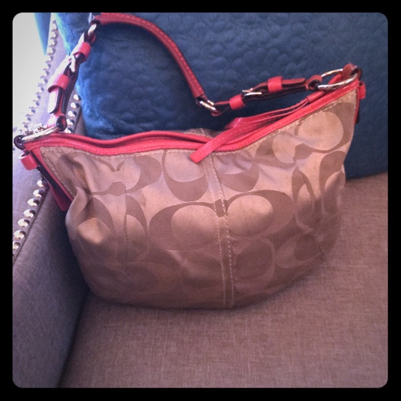 SOLD!!👏🏼👏🏼👏🏼Coral COACH BAG.