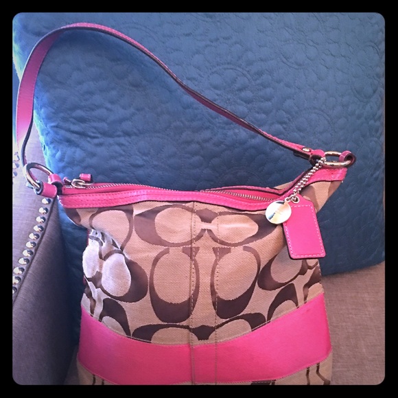 SOLD👍🏼👏🏼Pink Coach bag!