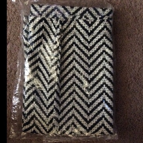 🎉HP🎉💖 Curvy Illusions Skirt(LAST ONE) - Picture 3 of 4