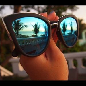💠Quay My Girl Blue Sunglasses