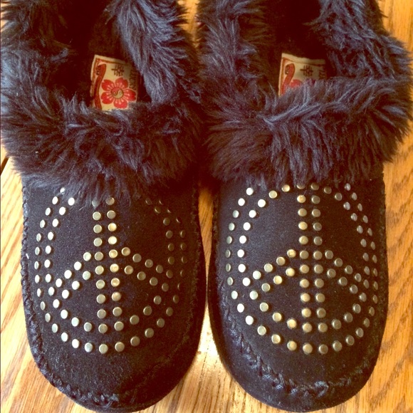Lucky Brand Black Peace Sign Moccasins