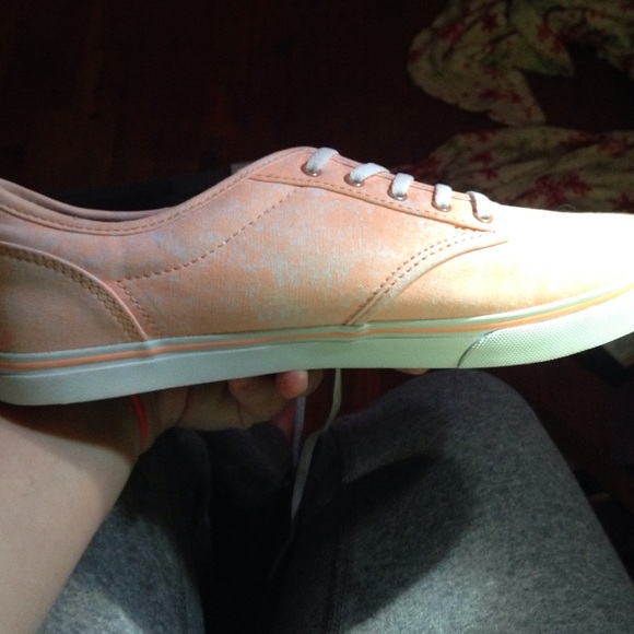 Vans - Picture 3 of 3