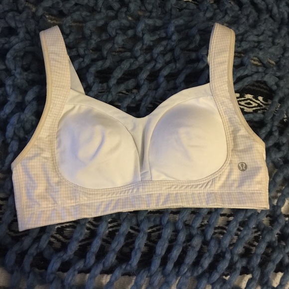 Lululemon white sports bra 34C great condition