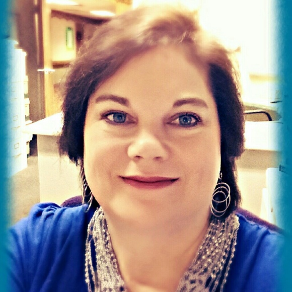 Meet your Posher, Tanya - Picture 1 of 1